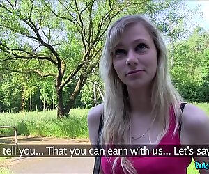 Amatéři blondýny česky dívka bere peníze do lesa
