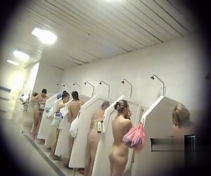 Verborgen camera's in publiek zwembad douches 891