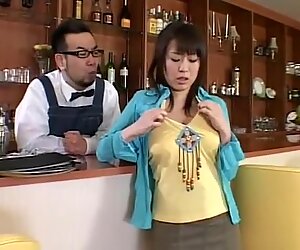Καταπληκτικό γιαπωνέζα μοντέλο Νανά Αογιάμα in hottest bar jav clip