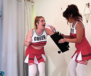 Cheerleaders uitproberen seksmachine