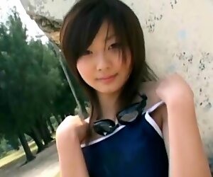 Yuki Suzuki - traje de baño azul