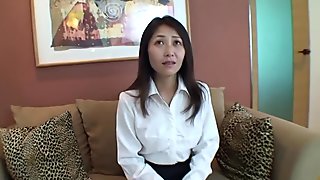Japonais maman salope secrétaire veut du sexe après le boulot